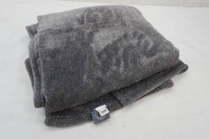 lot 263 image: Plush Throw Blanket Eco thread