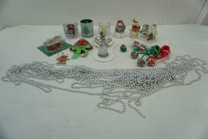 lot 277 image: Christmas Decor Lot