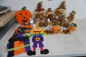 lot 280 image: Fall Decor Lot