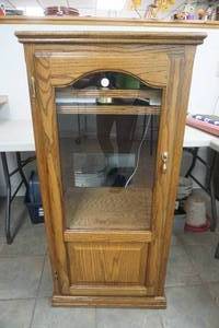 lot 286 image: Glass Door Oak Cabinet