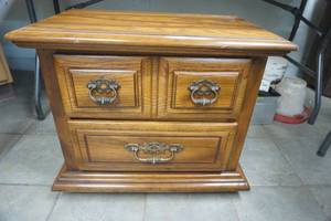 lot 287 image: 2 drawer night stand