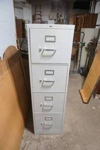 lot 305 image: 5 drawer metal file cabinet