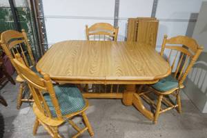 lot 308 image: Wooden Dining Room Table & Chairs