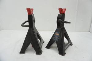 lot 333 image: GM Goodwrench 3 ton jack stands