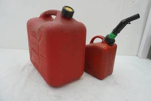 lot 336 image: Gas Cans (2ct)