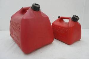 lot 339 image: Gott Gas Cans (2ct)