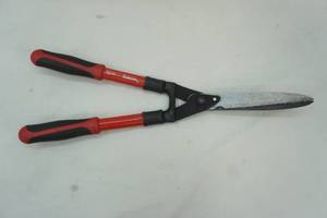 lot 369 image: Corona Compound Action Hedge Shears