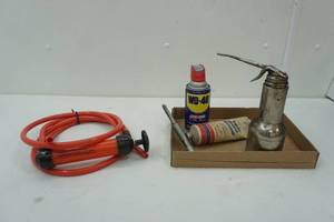 lot 381 image: Transfer Pump & Oil Can