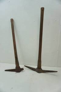 lot 395 image: pickaxe (2ct)