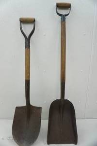 lot 396 image: T-Handle Spade Shovels (2ct)