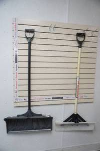 lot 403 image: 2 Snow Shovels