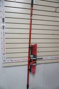 lot 404 image: Lineman Shop Broom (NEW)