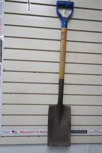 lot 411 image: T-handled Spade