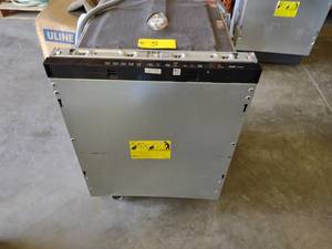 lot 5 image: Ikea Dish Washer, Model Rengjord 90...