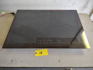 lot 18 image: Ikea Electric Drop-In Induction Coo...