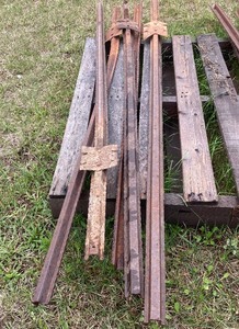 lot 404 image: Steel Fence U-Posts (Lot of 5)