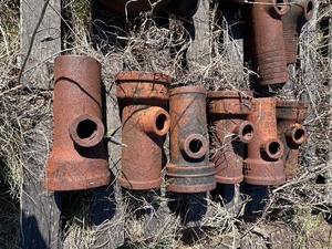 lot 506 image: 4 Cast Iron Fittings (F25, F64, F65, F66, F67, F68, F69)