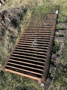 lot 317 image: Vintage Radiator (3d - 72w x 28h)