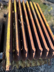 lot 319 image: Vintage Radiator (9d - 24w x 30h)