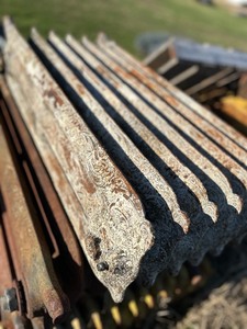 lot 320 image: Vintage Radiator (9d - 18w x 36h)