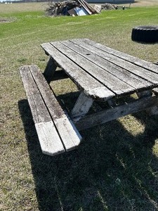lot 416 image: Rustic Table
