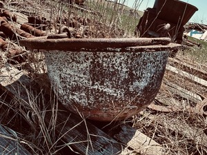 lot 220 image: Large Cast Iron Pot