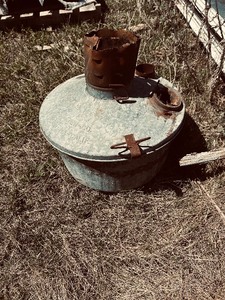 lot 221 image: Galvanized Smoker Pot