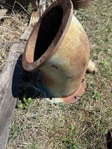 lot 507 image: 10 Cast Iron Elbow Fitting (F39)