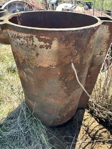 lot 302 image: Antique Cast Iron Fargo Foundry Heater