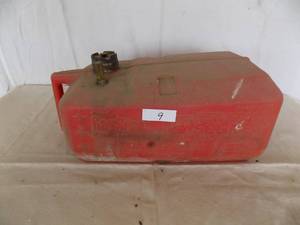 lot 9 image: 6 gallon boat tank gas can