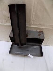 lot 15 image: Metal tool box, size19 x 7 x 7 12