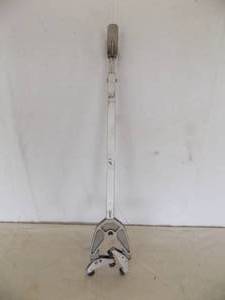 lot 21 image: Adjustable Transom support