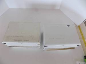 lot 44 image: 2 - Towel Holders with Single Fold Towels, Brand Fort Howard