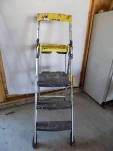 lot 51 image: Step Ladder, Costco Brand, 31 to top step