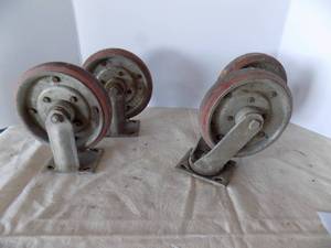 lot 89 image: 8 Casters