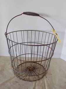 lot 107 image: Metal Egg Basket