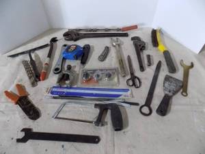 lot 129 image: Lot Of Hand Tools