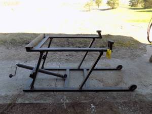 lot 185 image: Lift ATV  Lawn Mower  Snowmobile 