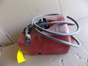 lot 186 image: 3 gal Boat Tank with Hose
