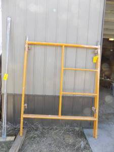 lot 209 image: Scaffolding & Braces, Yellow, 60x76, with 2- 7 brace pipes (In Shed)