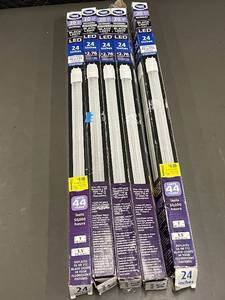 lot 17 image: Set of 5 Great Value 24-inch LED Black Light Bulbs