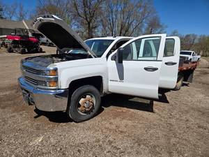 2015 4x4 Chevrolet Silverado 3500 HD Diesel Truck 1 Ton Dually with Flatbed and Gooseneck Reserve is $4,500