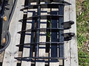 lot 11 image: 19 Grapple Rake Attachment for Mini Excavator