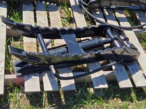 lot 14 image: 3 Ton Excavator Hydraulic Thumb Attachment