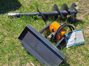 lot 17 image: Wolverine Mini Post Auger Hydraulic Drive Unit and 12 Bit - Fits Mini Skid Steer