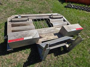 lot 19 image: Road Gear Semi Headache Rack with Chain Hooks