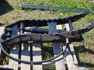 lot 21 image: 3 Ton Mini Excavator Hydraulic Thumb