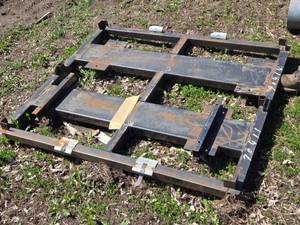 lot 34 image: Heavy Duty Metal Pallet  43 x 52