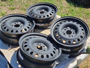 lot 35 image: Lot of 4 Steel Car Rims - 17 Inch, Multi-fit (See description)