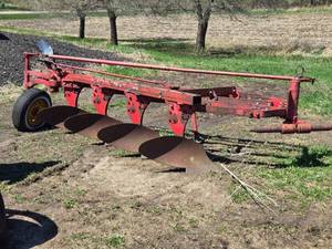 lot 66 image: Used Massey Ferguson 4-Bottom Moldboard Plow